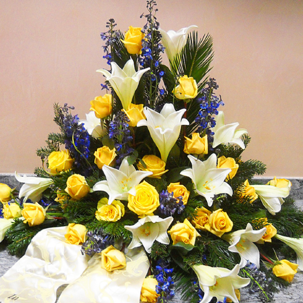 Trauergesteck G 08 weiß-gelb-blau